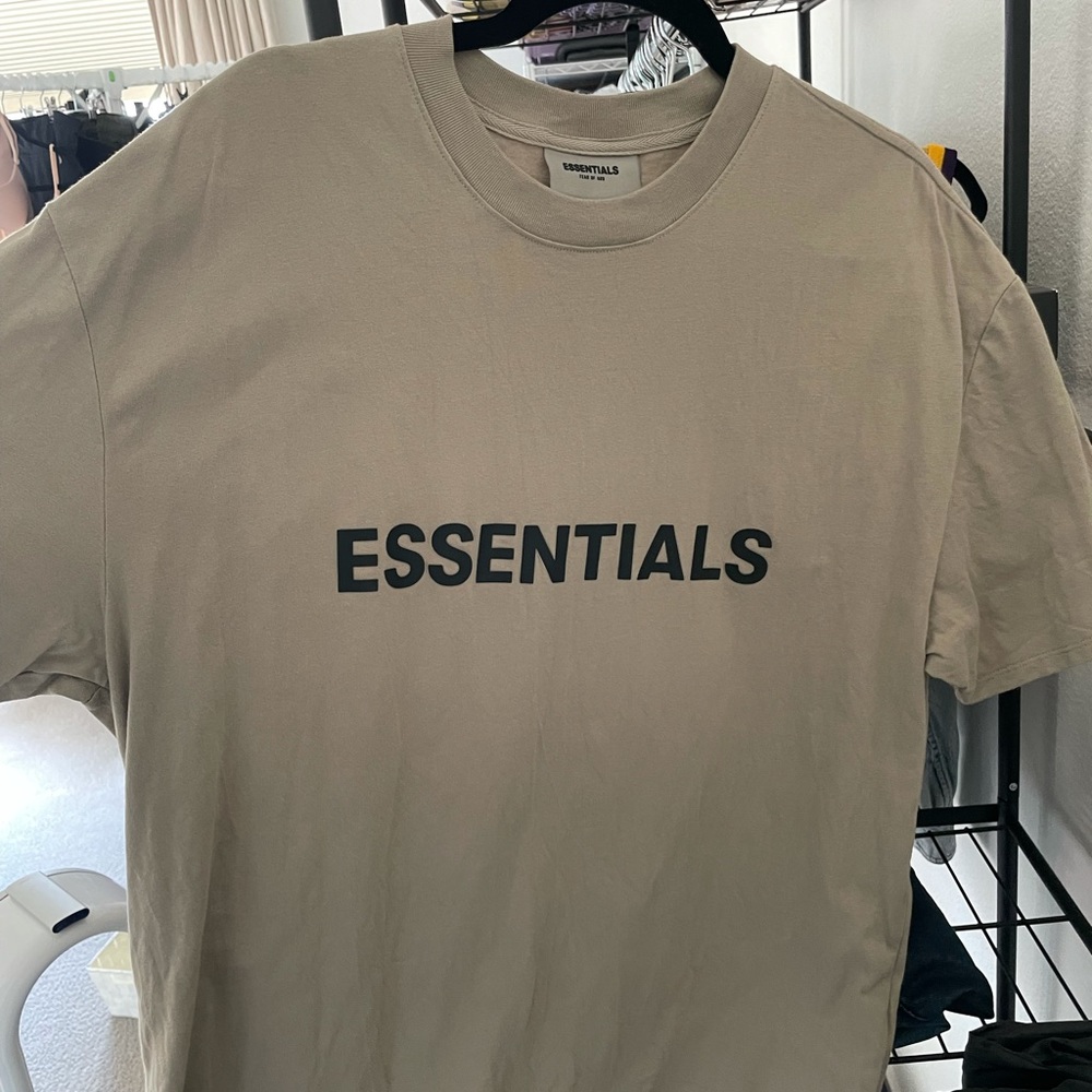 Essentials fear of god string t shirt